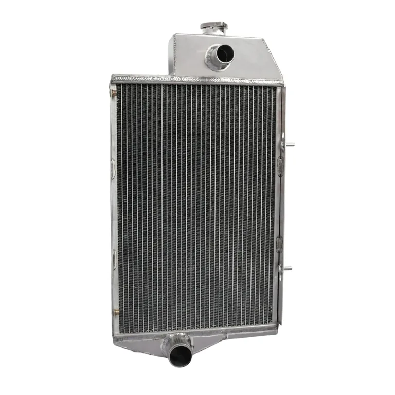 Nakkaa 4 Row Core Aluminum Tractor Radiator Compatible with 2030 2020 2440 2640 1520 2630 2130 1830 401 2120 400 300 AR65715 AL25255, photo 1