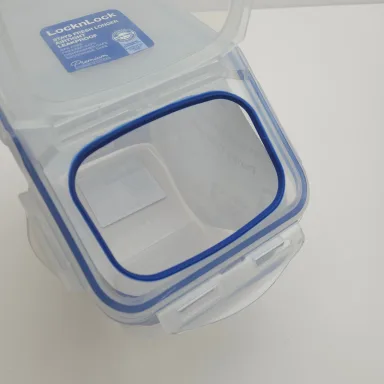 Lid open interior