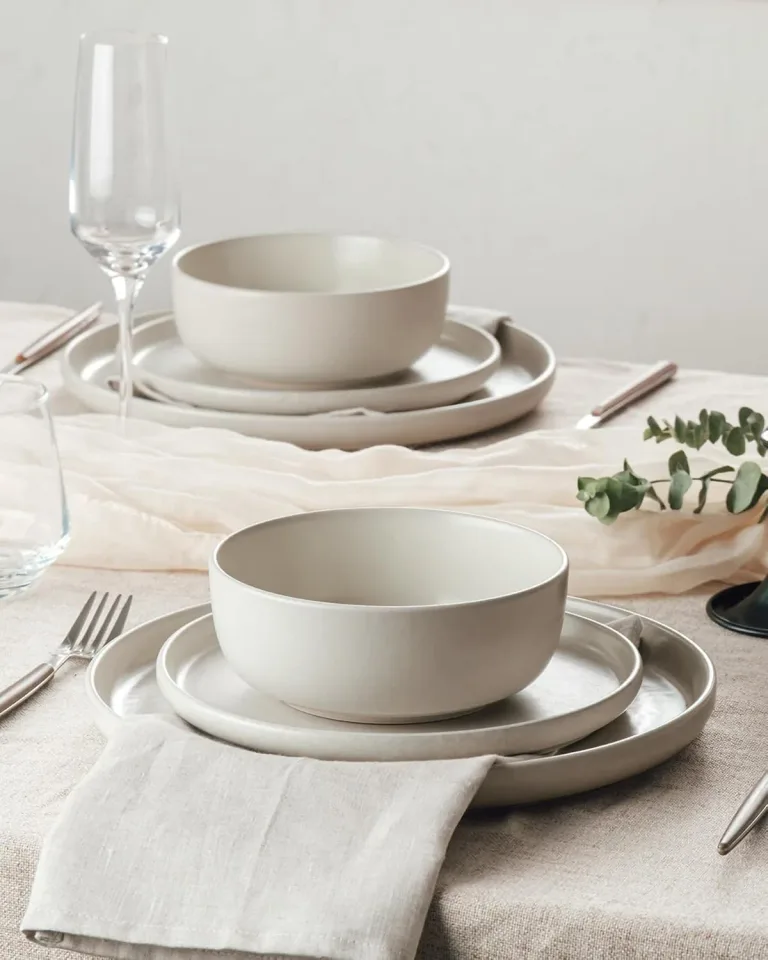 Famiware Milkyway 18-Piece Stoneware Dinnerware Set, Matte Beige White, photo 3